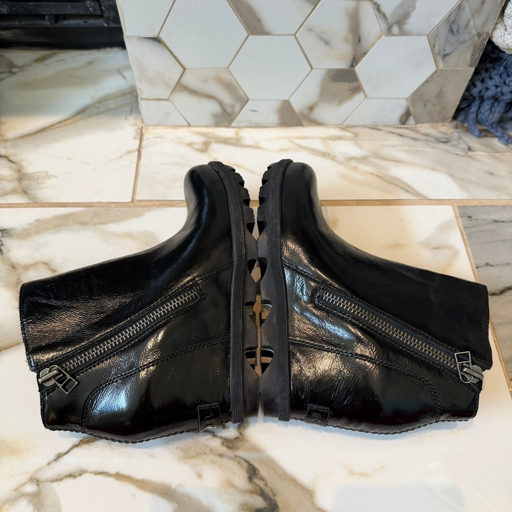 Sorel Joan of Arctic Wedge III Zip Black Patent Leather Ankle Boots Women's 6 - Picture 7 of 8